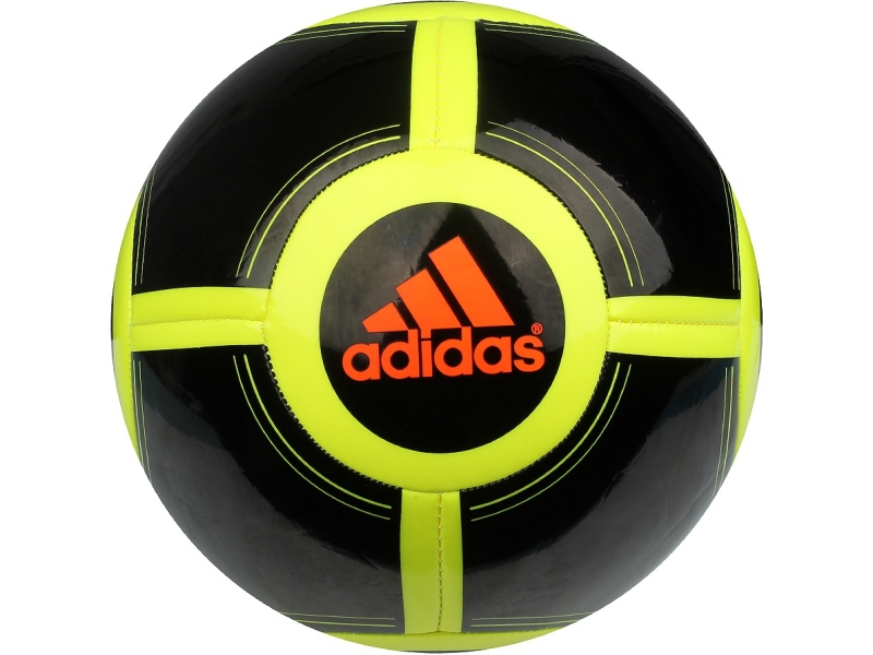 Adidas míč