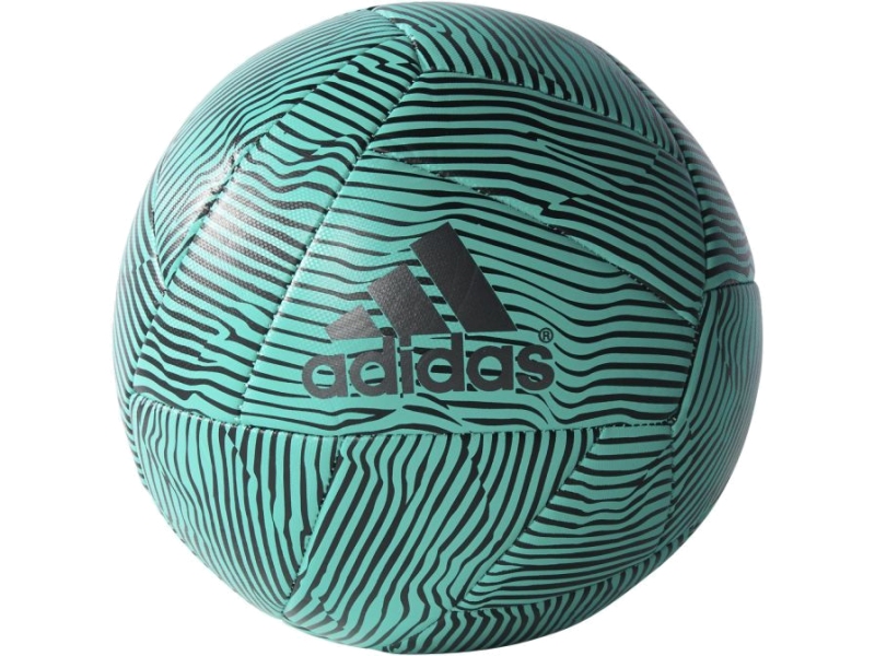 Adidas míč